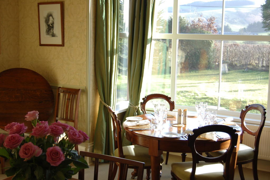 Отель The Old Vicarage Dolfor Ньютаун Экстерьер фото